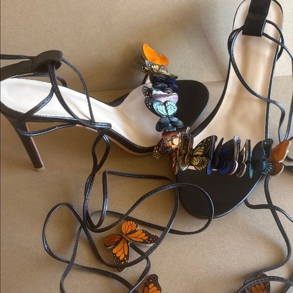 🦋 black 4inch heels With 3D butterflies NWOT - Picture 4 of 8